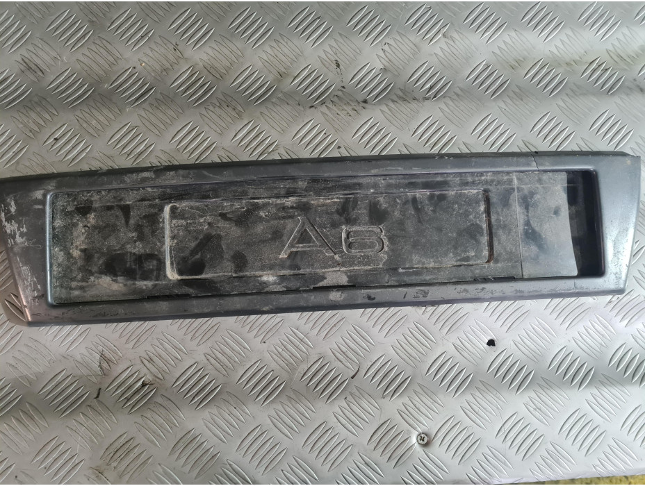 Държач за преден номер за Audi A6 C6 Държач за преден номер за Audi A6 C6