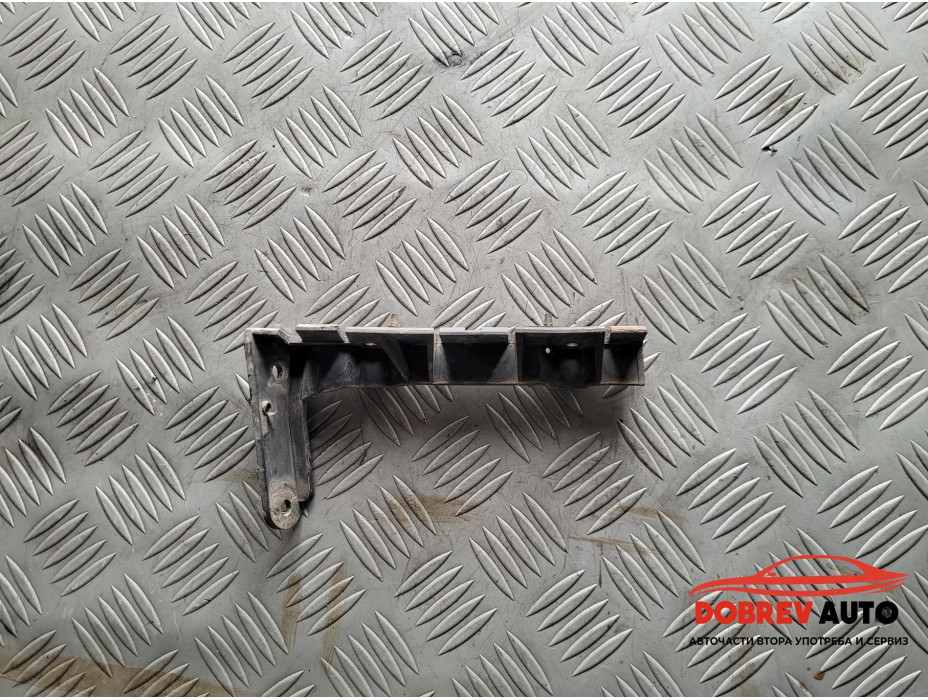 Държач (предна броня - десен) за Audi A8 D3