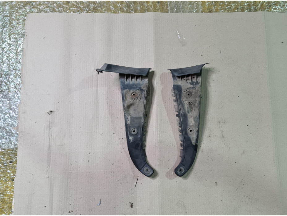 Държачи за задна броня за Ауди А6 Ц5 комби / Audi A6 C5 Avant Държачи за задна броня за Ауди А6 Ц5 комби / Audi A6 C5 Avant