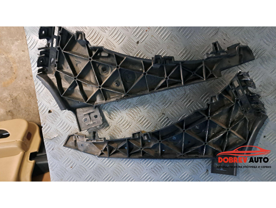 Държачи за предна броня за Audi Q7 4L