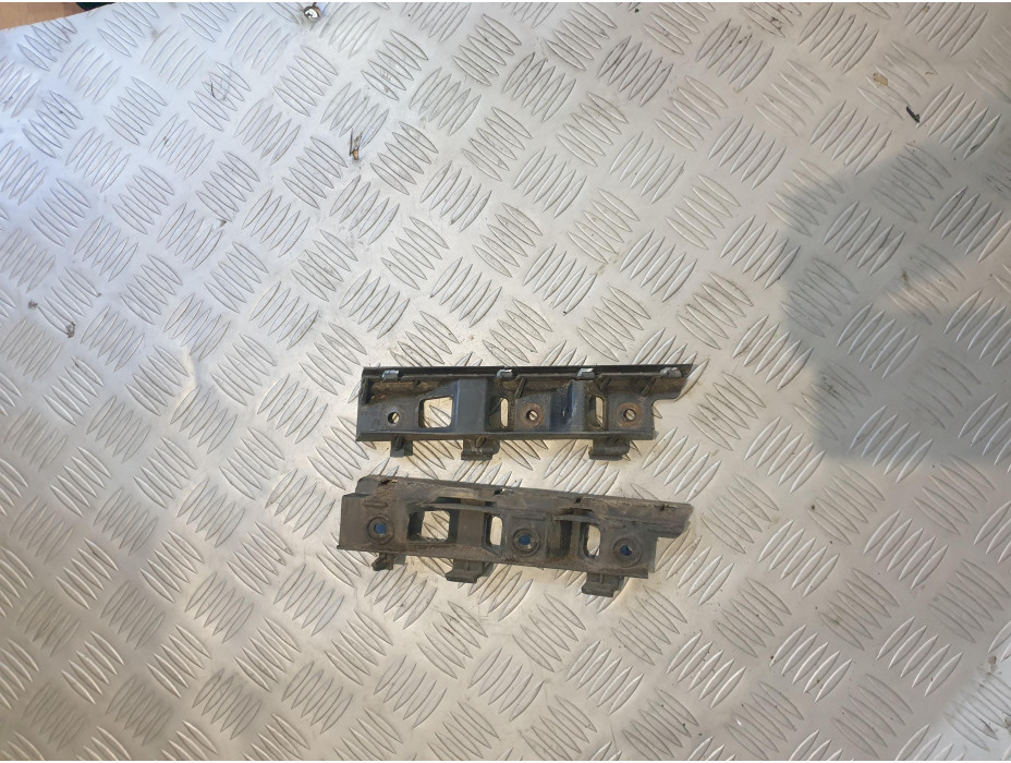 Държачи за предна броня за VW Passat B6 2.0 TDI Държачи за предна броня за VW Passat B6 2.0 TDI