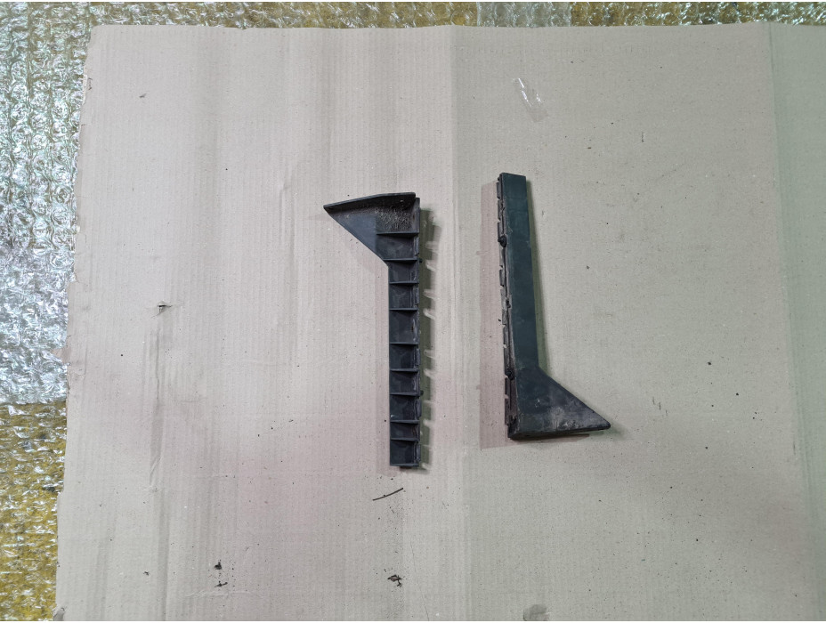 Държачи за предна броня за Фолксваген Пасат Б5 / Volkswagen Passat B5 Държачи за предна броня за Фолксваген Пасат Б5 / Volkswagen Passat B5