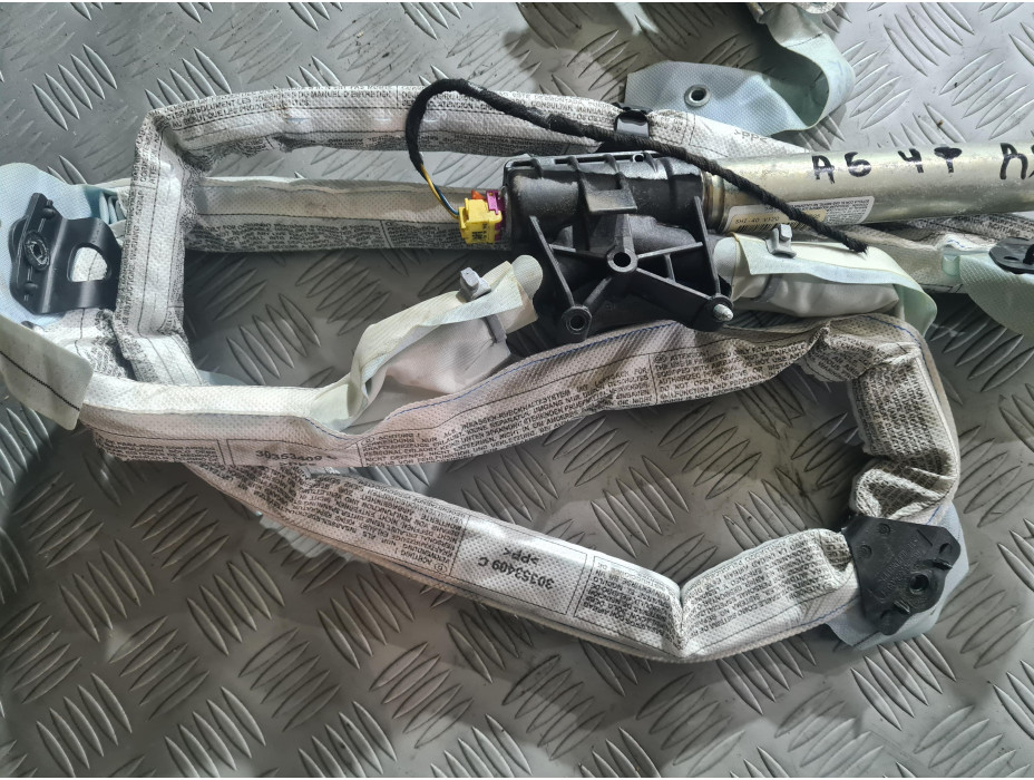 Дясна завеса за Audi A6 C6 2.7 TDI Quattro Дясна завеса за Audi A6 C6 2.7 TDI Quattro