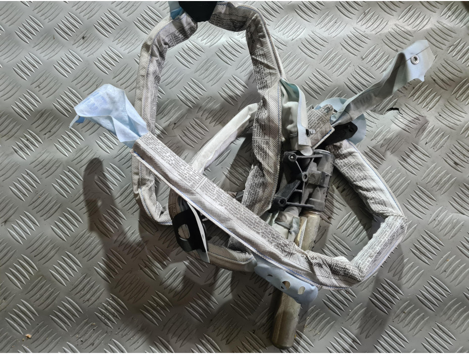 Дясна завеса за Audi A6 C6 3.2 FSI Quattro Дясна завеса за Audi A6 C6 3.2 FSI Quattro