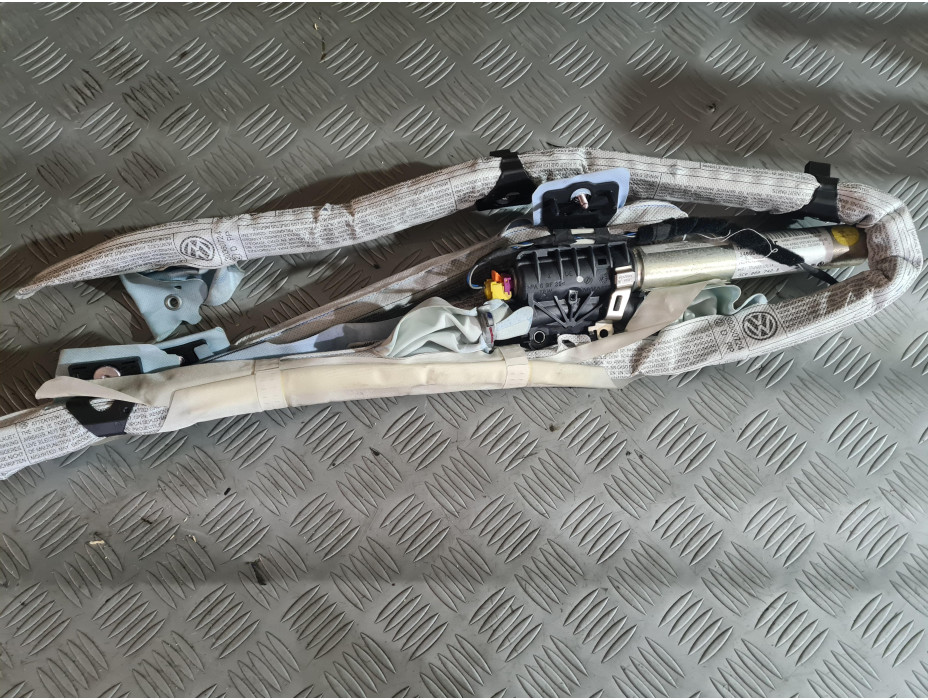 Дясна завеса за VW Passat B6 2.0 TDI Дясна завеса за VW Passat B6 2.0 TDI