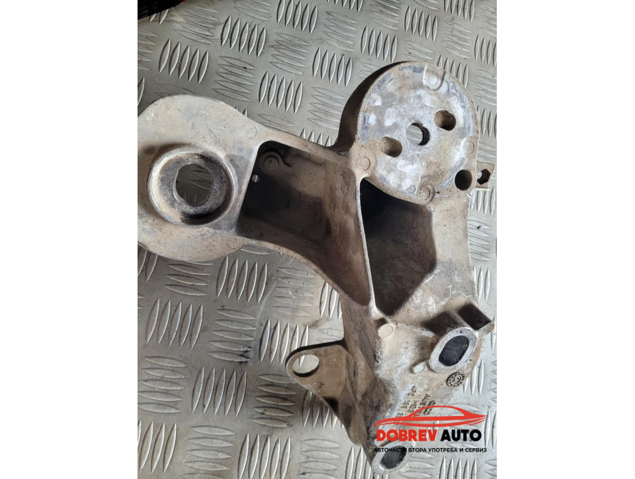 Дясна лапа мотор за Audi A6 C6 (4F) 4.2i