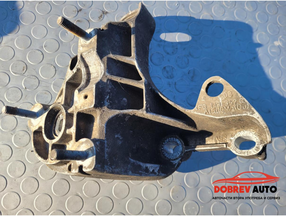 Дясна лапа мотор за Audi RS6 4F 4F0 199 352 Q