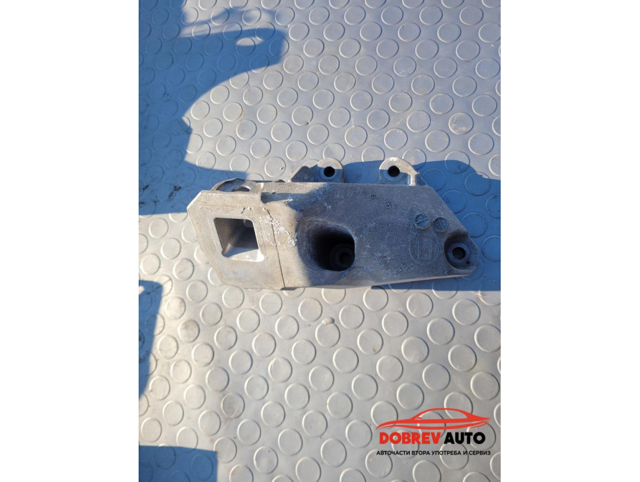 Дясна лапа мотор за BMW 740xD G11 6876220