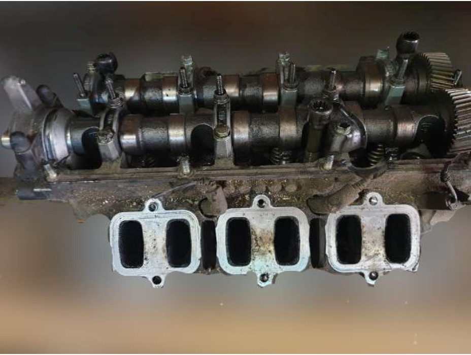 Дясна оборудвана глава за Audi A6 C5 2.5TDI - AKE Дясна оборудвана глава за Audi A6 C5 2.5TDI - AKE