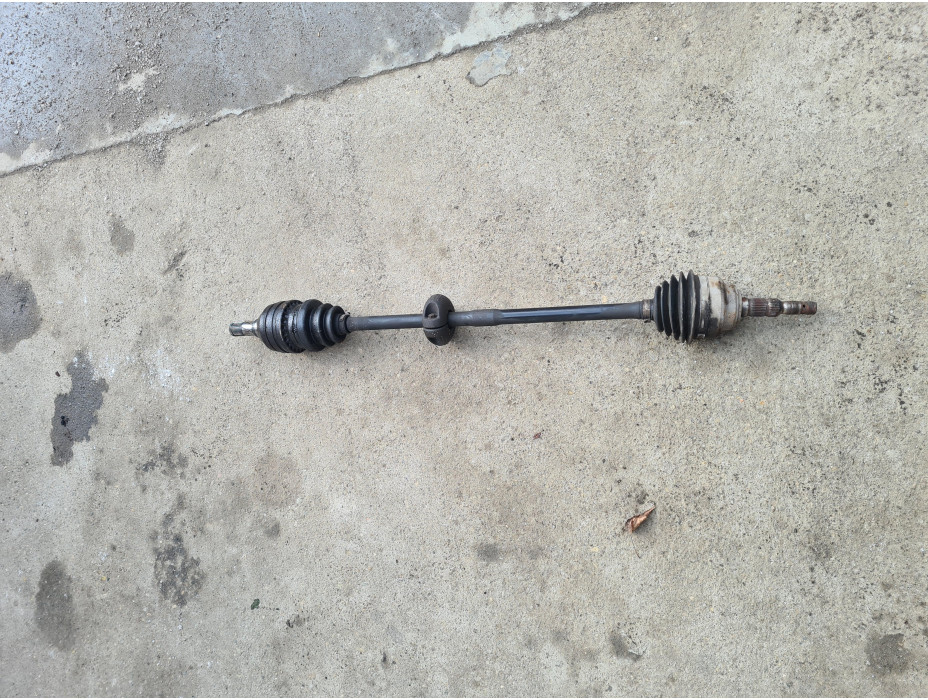 Дясна полуоска за Opel Zafira A 2.2 i 147 к.с. Дясна полуоска за Opel Zafira A 2.2 i 147 к.с.