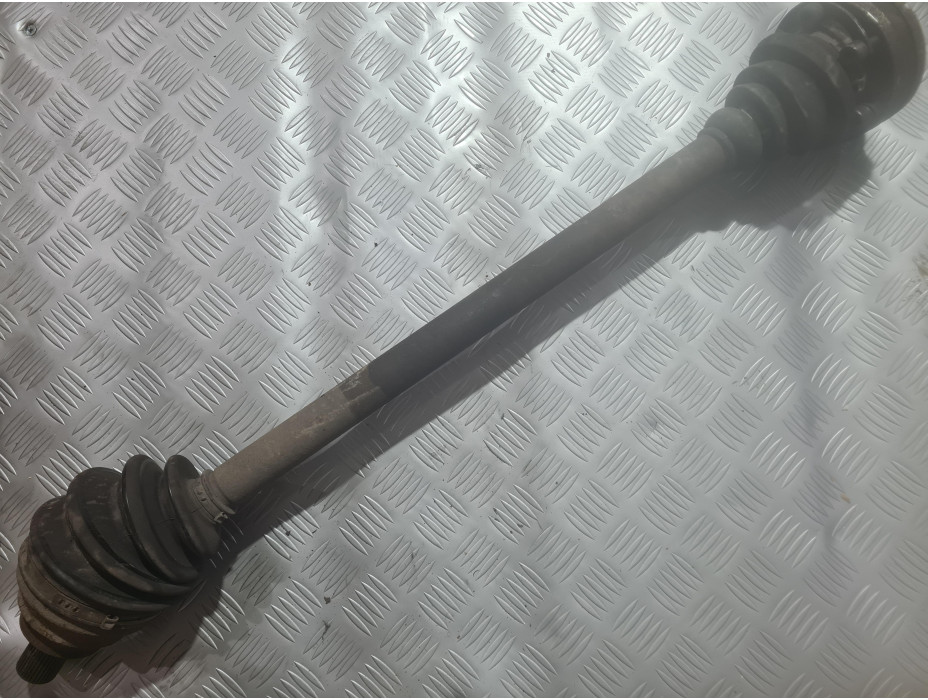 Дясна полуоска за Volkswagen Passat B6 2.0TDI Дясна полуоска за Volkswagen Passat B6 2.0TDI