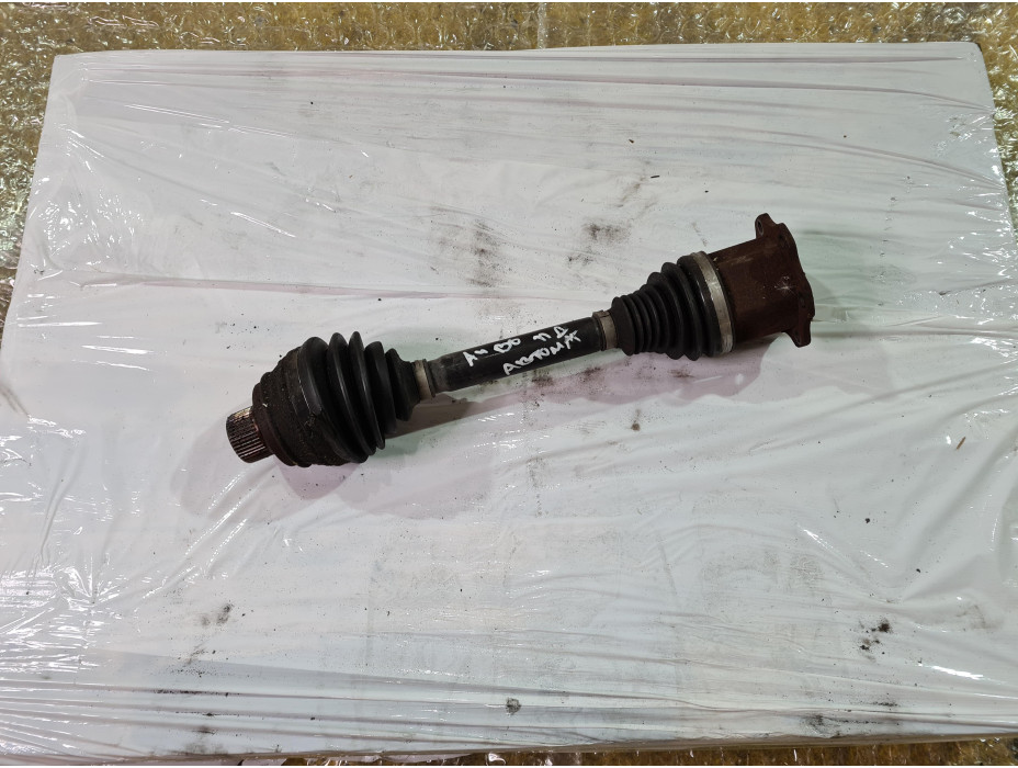 Дясна полуоска за Ауди А4 Б8 / Audi A4 B8 2.0 TDI комби