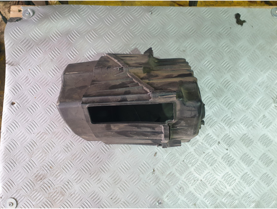 Дясна филтърна кутия за Audi A8 D3 4.0 TDI