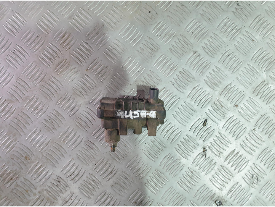 Дясно моторче за турбо за Audi A8 D3 4.0 TDI Дясно моторче за турбо за Audi A8 D3 4.0 TDI