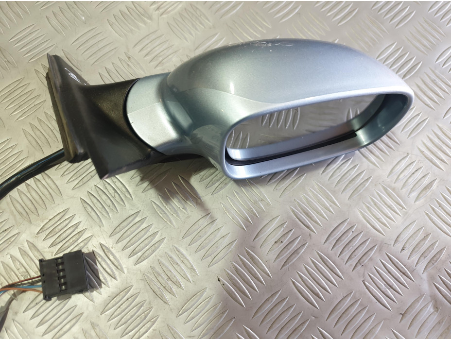 Дясно огледало за VW Passat B5 1.8 T комби Дясно огледало за VW Passat B5 1.8 T комби