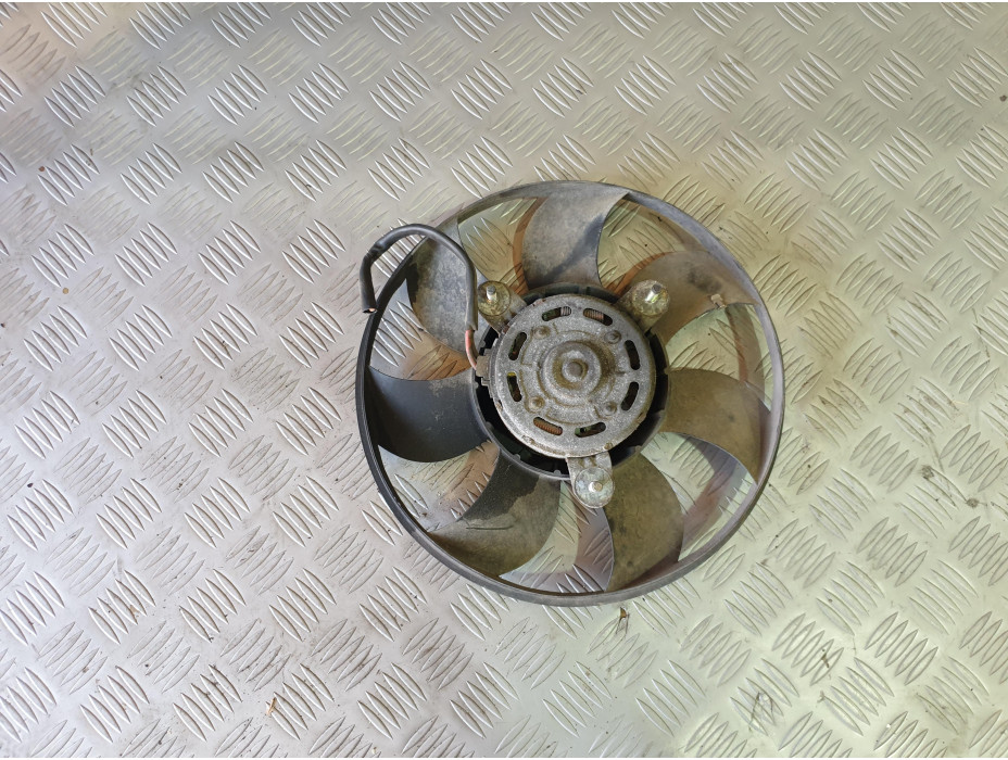 Електрическа охладителна перка за Фолксваген Пасат Б5.5 комби / VW Passat B5.5 2.5 TDI Електрическа охладителна перка за Фолксваген Пасат Б5.5 комби / VW Passat B5.5 2.5 TDI