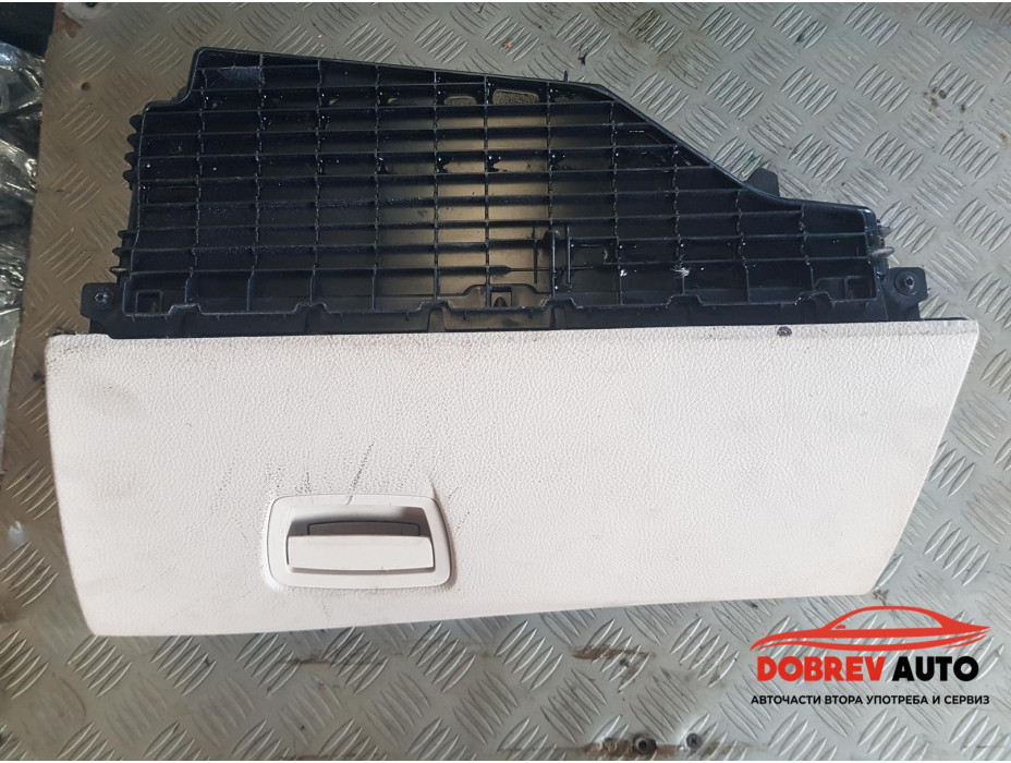 Жабка (десен волан) за BMW F10 520d Sedan