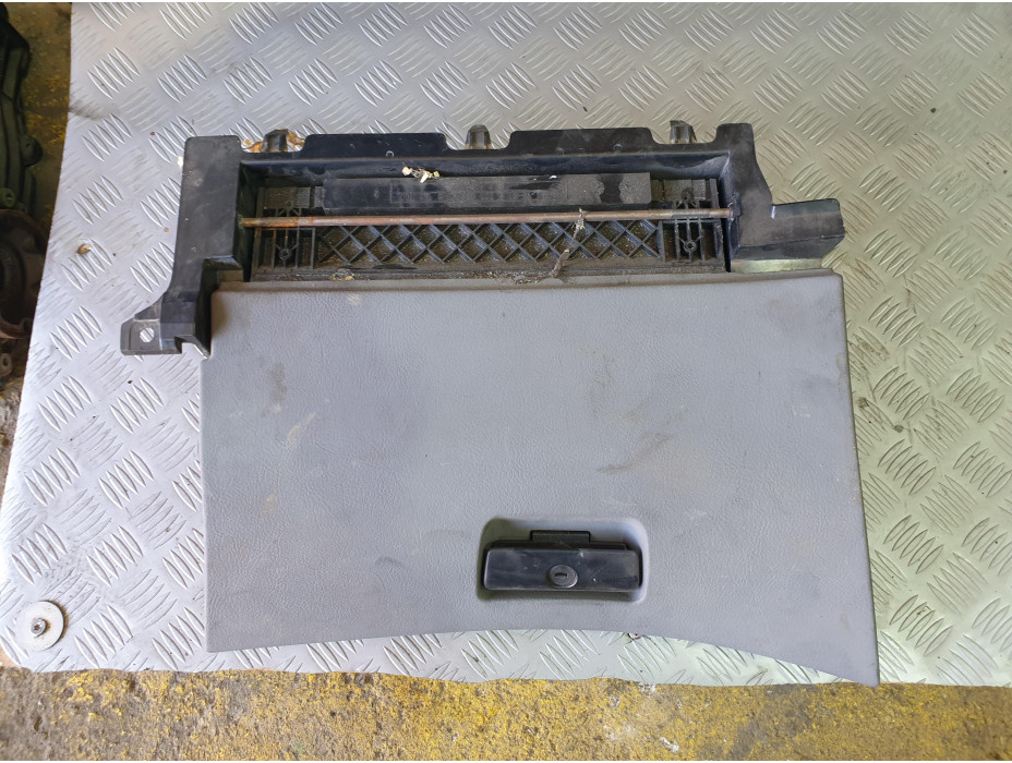 Жабка за БМВ Е46 седан / BMW E46 Sedan