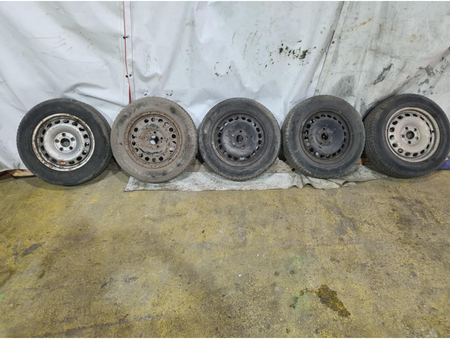 Желязна джанта 15" за VW Passat B5 / Audi A4 B5 Желязна джанта 15" за VW Passat B5 / Audi A4 B5