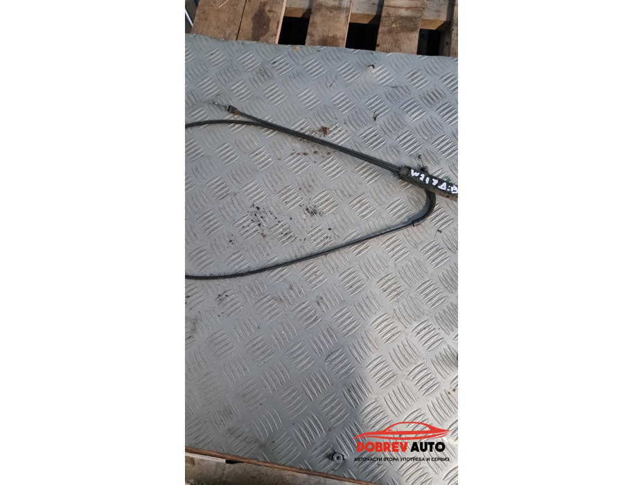 Жило преден капак за Mercedes CLS 250 W218 Жило преден капак за Mercedes CLS 250 W218