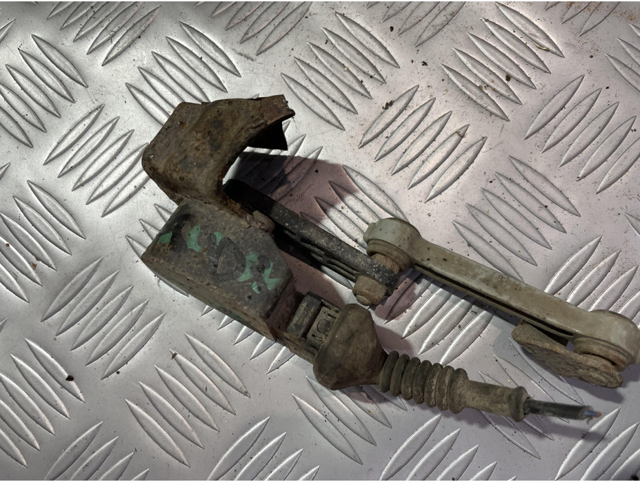 Заден десен кантар за Audi A8 D3 Заден десен кантар за Audi A8 D3