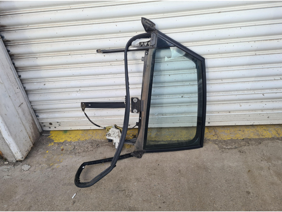 Заден десен механизъм за ел. стъкло за Audi A6 C6 3.2 FSI Quattro Заден десен механизъм за ел. стъкло за Audi A6 C6 3.2 FSI Quattro