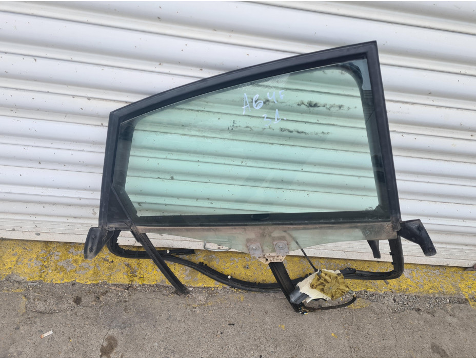 Заден десен стъклоповдигач за Audi A6 C6 2.7 TDI Quattro Заден десен стъклоповдигач за Audi A6 C6 2.7 TDI Quattro