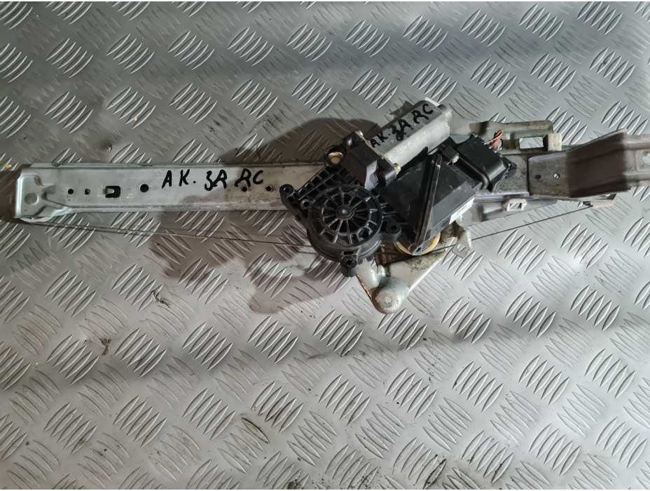 Заден десен стъклоповдигач за Mercedes A 170 CDI W 168 Заден десен стъклоповдигач за Mercedes A 170 CDI W 168