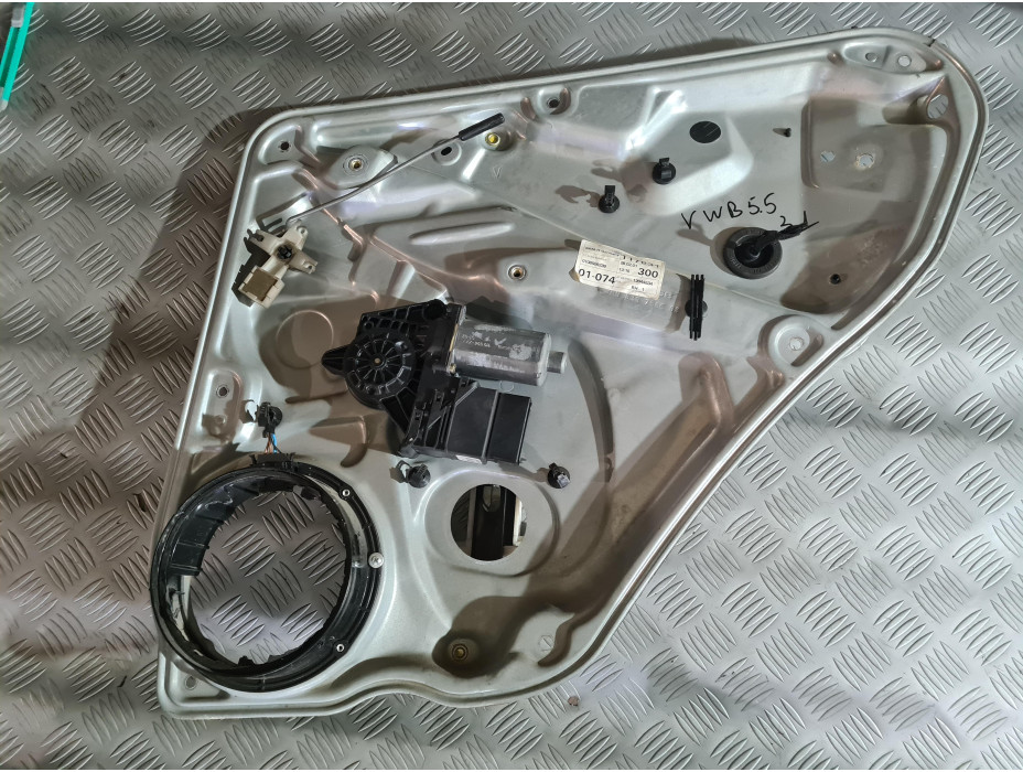 Заден десен стъклоповдигач за Фолксваген Пасат Б5.5 комби / VW Passat B5.5  2.5 TDI