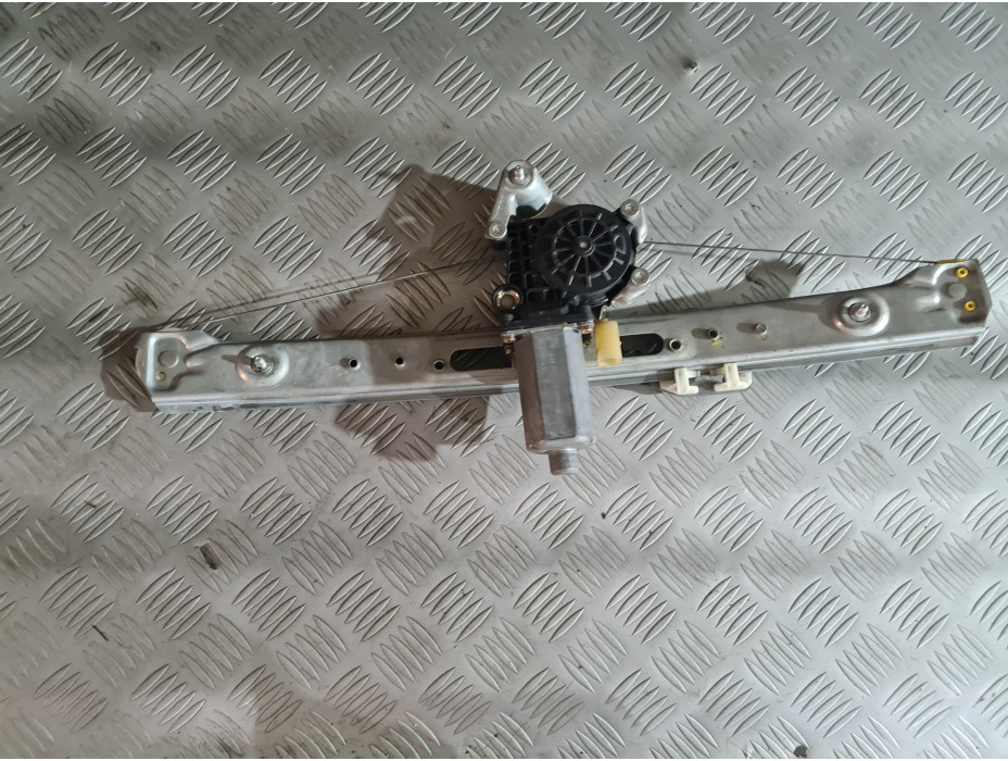 Заден ляв стъклоповдигач за BMW E 46 Sedan