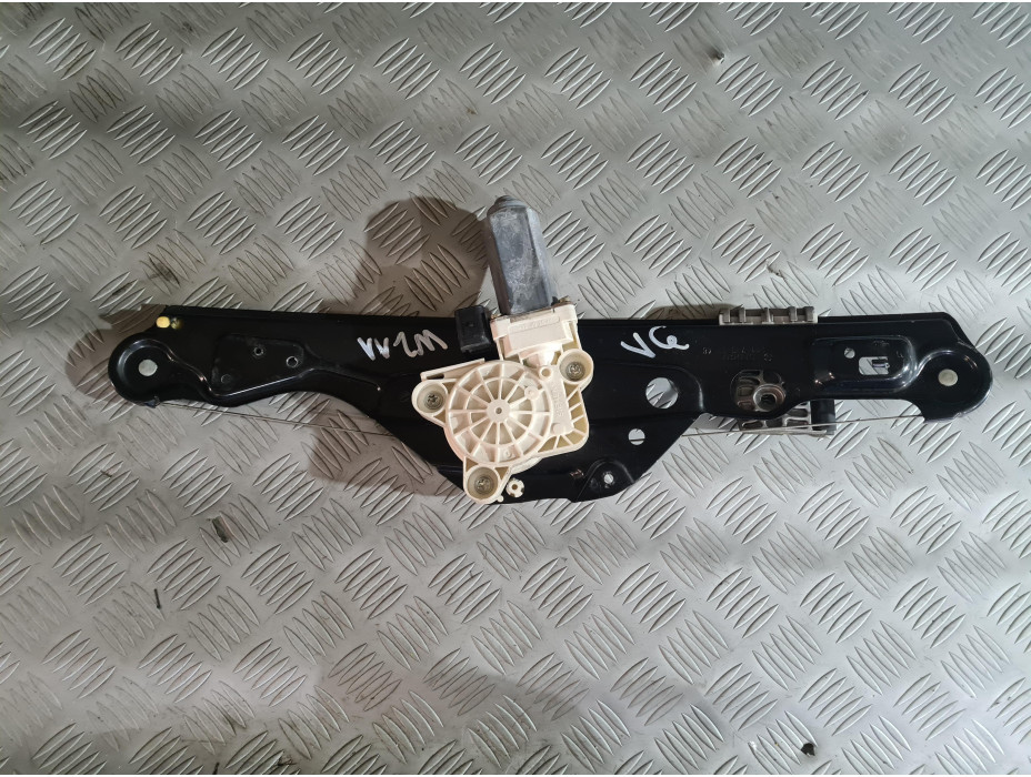 Заден ляв стъклоповдигач за Mercedes E Class Sedan W 211 Заден ляв стъклоповдигач за Mercedes E Class Sedan W 211