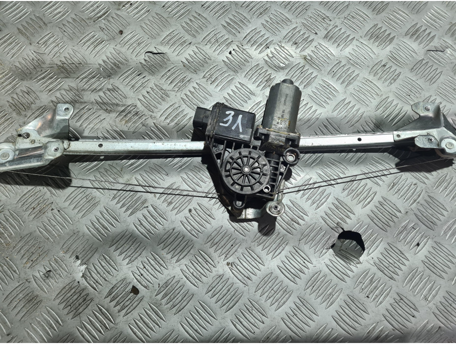 Заден ляв стъклоповдигач за Opel Zafira A 2.2 i 147 к.с. Заден ляв стъклоповдигач за Opel Zafira A 2.2 i 147 к.с.