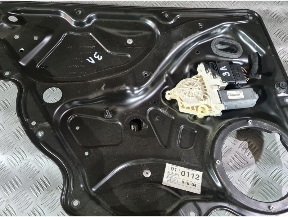 Заден ляв стъклоповдигач за VW Passat B6 2.0 TDI ВМР