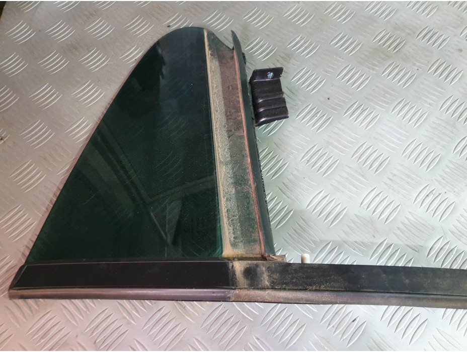 Заден ляв фикс (странично стъкло ) за VW Passat CC 2.0TSI