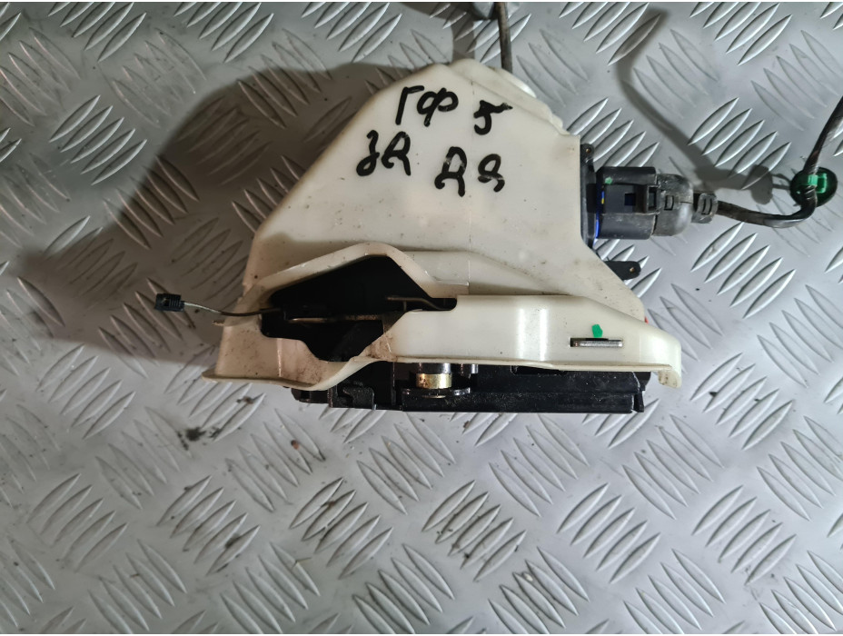 Задна дясна брава за VW Golf 5 1.6FSI