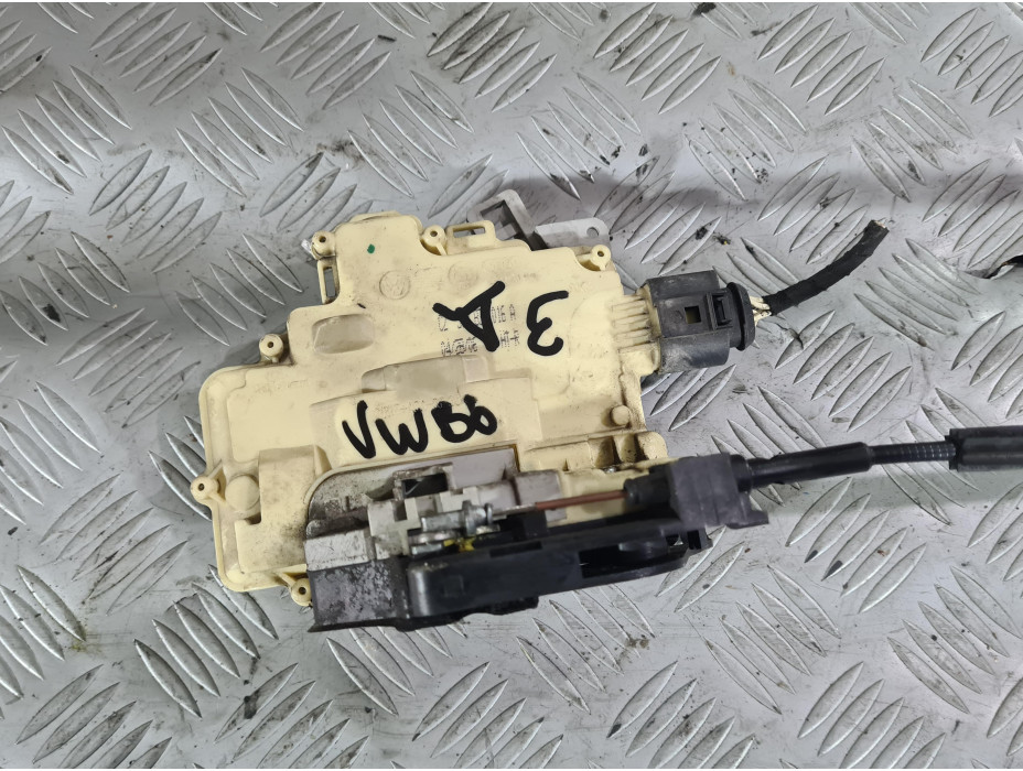 Задна дясна брава за VW Passat B6 2.0 TDI ВМР Задна дясна брава за VW Passat B6 2.0 TDI ВМР