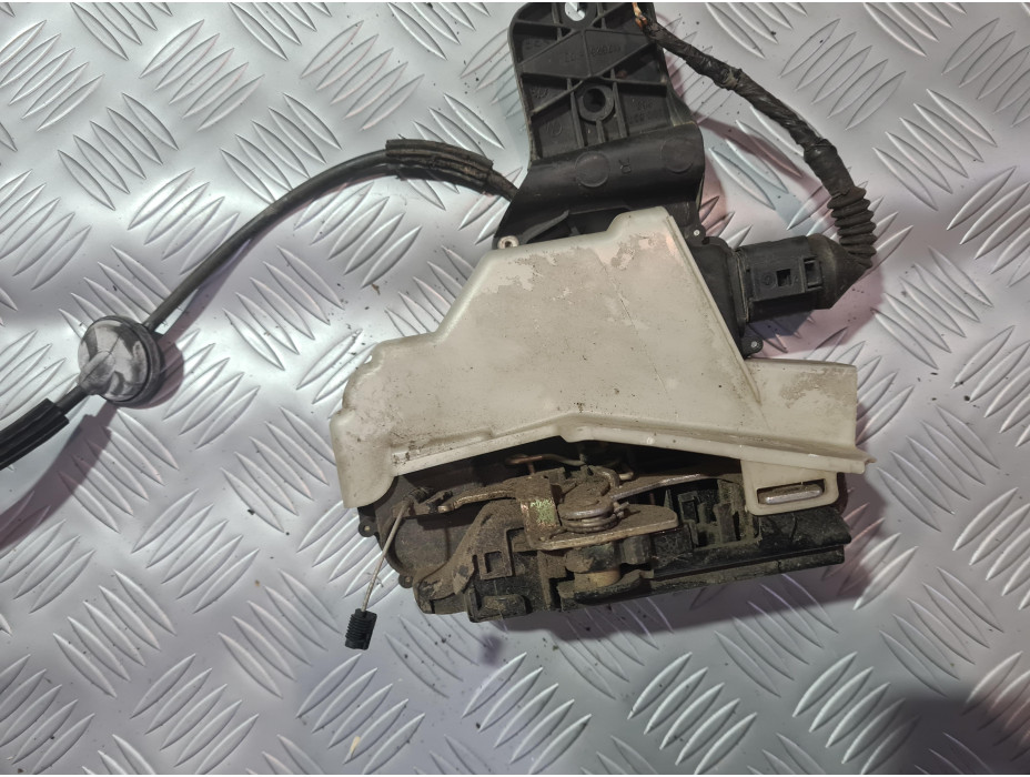 Задна дясна брава за Фолксваген Пасат Б5.5 комби / VW Passat B5.5 2.5 TDI Задна дясна брава за Фолксваген Пасат Б5.5 комби / VW Passat B5.5 2.5 TDI