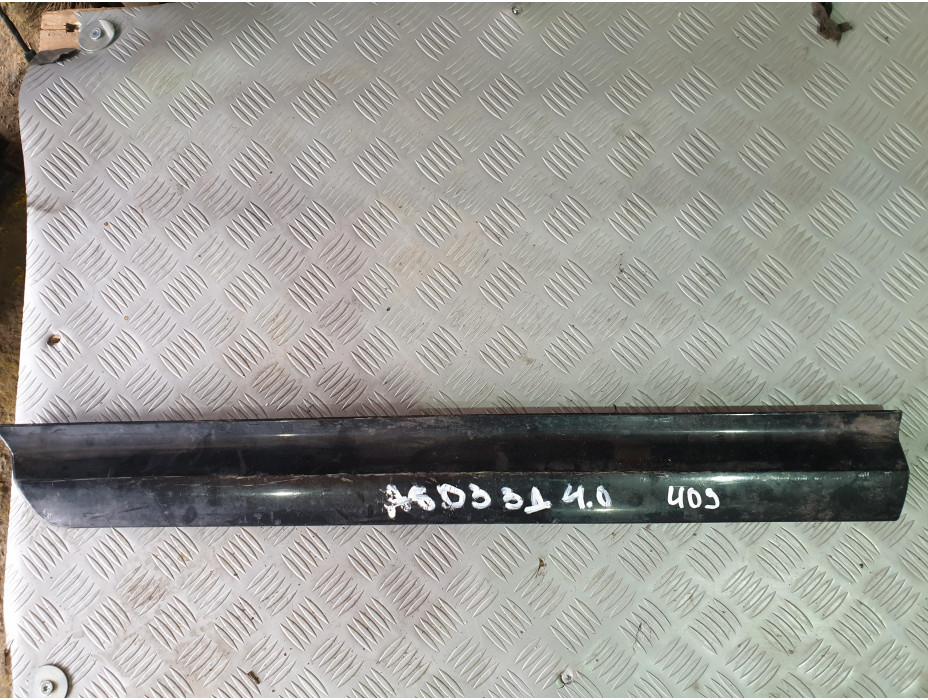 Задна дясна външна долна лайсна за Ауди А8 Д3 / Audi A8 D3 4.2i