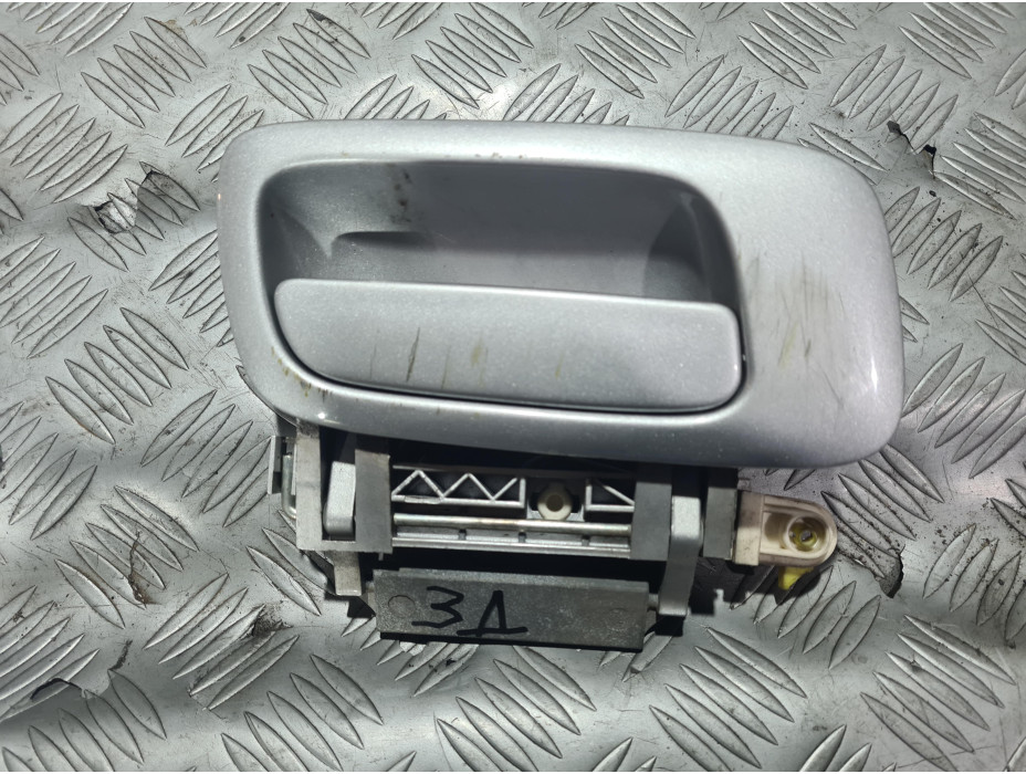 Задна дясна външна дръжка за Opel Zafira A 2.2 i 147 к.с. Задна дясна външна дръжка за Opel Zafira A 2.2 i 147 к.с.