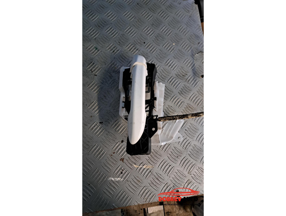 Задна дясна външна дръжка за VW Passat B7 1.6 TDI Задна дясна външна дръжка за VW Passat B7 1.6 TDI