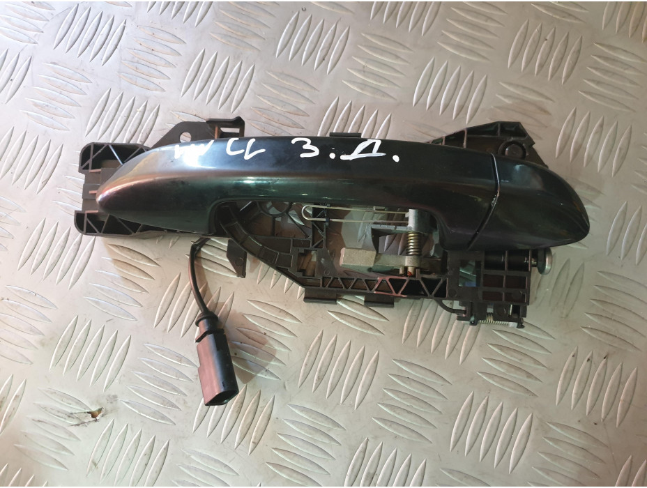 Задна дясна външна дръжка за VW Passat CC 2.0 TSI Задна дясна външна дръжка за VW Passat CC 2.0 TSI