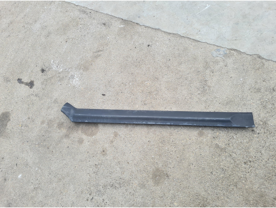 Задна дясна външна лайсна за Opel Zafira A 2.2 i 147 к.с. Задна дясна външна лайсна за Opel Zafira A 2.2 i 147 к.с.