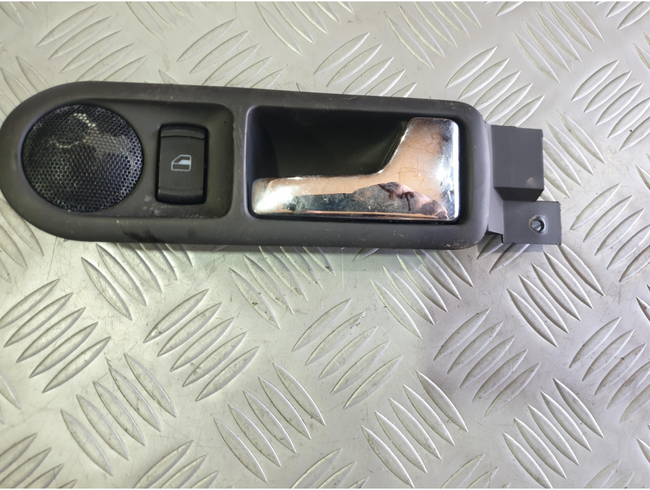 Задна дясна вътрешна дръжка за VW Passat B5 1.8 T комби Задна дясна вътрешна дръжка за VW Passat B5 1.8 T комби