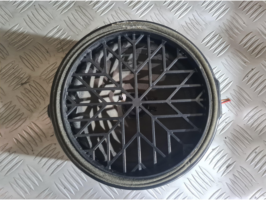 Задна дясна тонколона за Audi A6 C6 2.7 TDI Quattro Задна дясна тонколона за Audi A6 C6 2.7 TDI Quattro