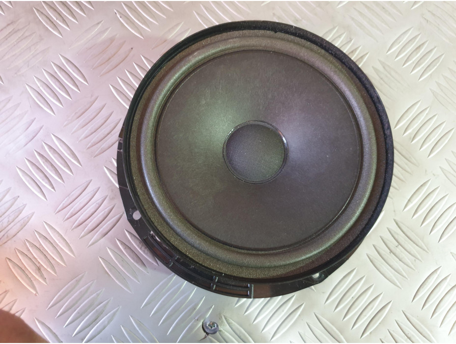 Задна дясна тонколона за VW Passat CC 2.0 TSI Задна дясна тонколона за VW Passat CC 2.0 TSI