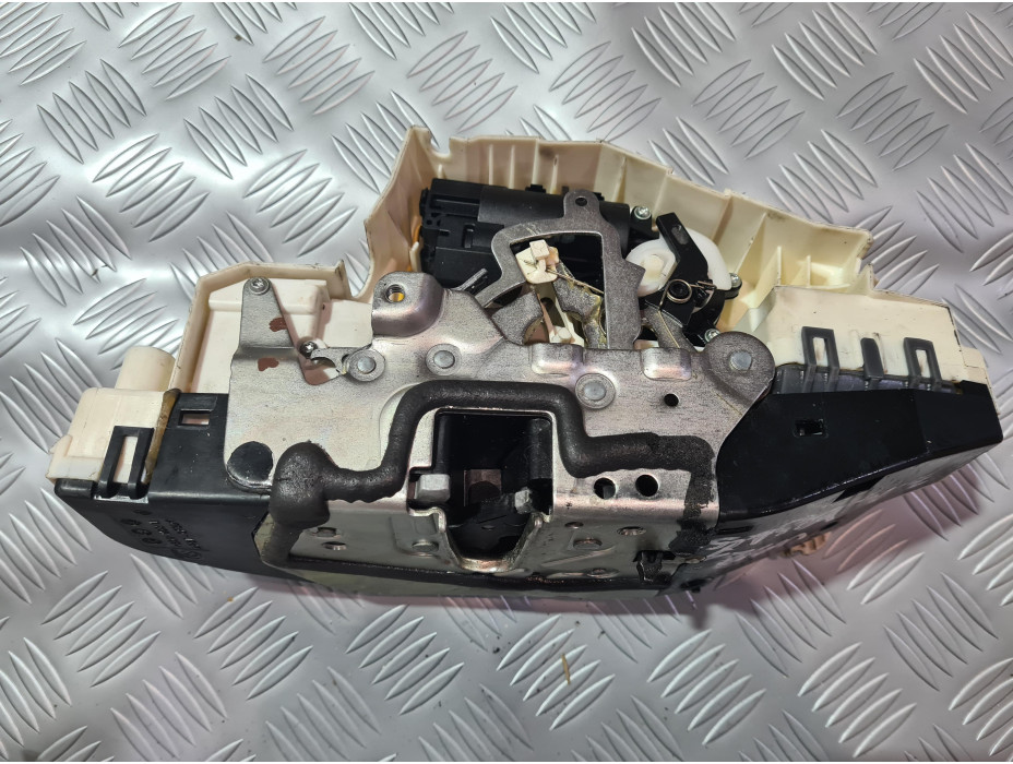 Задна лява брава за Mercedes S Class W221 / KeyLess GO + вакуум