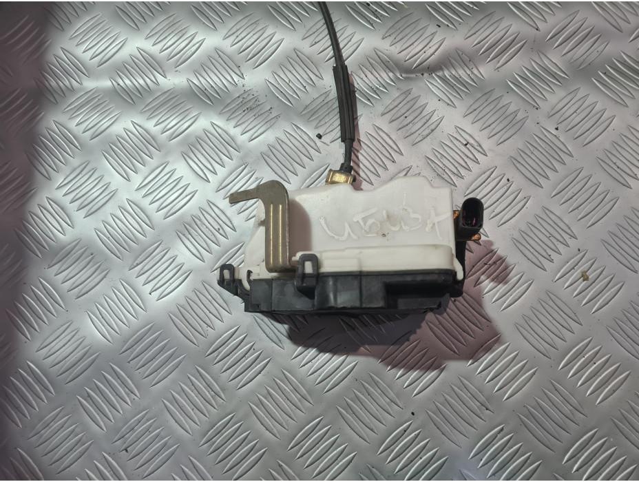 Задна лява брава за Seat Ibiza 6k2 Задна лява брава за Seat Ibiza 6k2