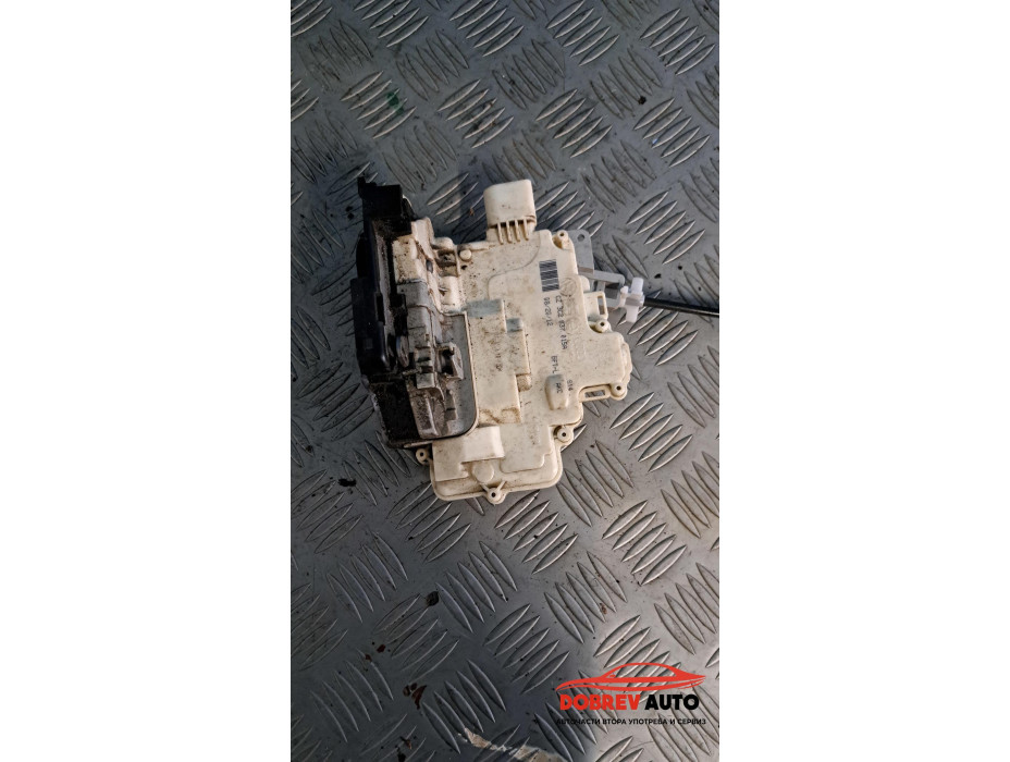 Задна лява брава за VW Passat B7 1.6 TDI