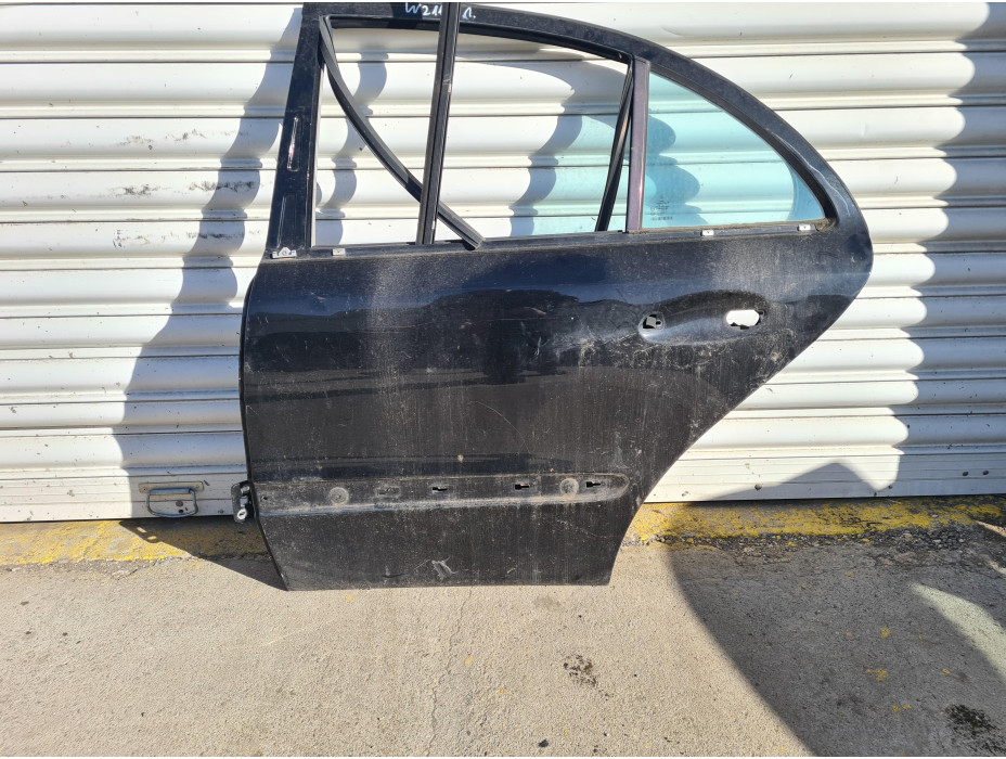 Задна лява врата за Mercedes E Class W 211 Задна лява врата за Mercedes E Class W 211