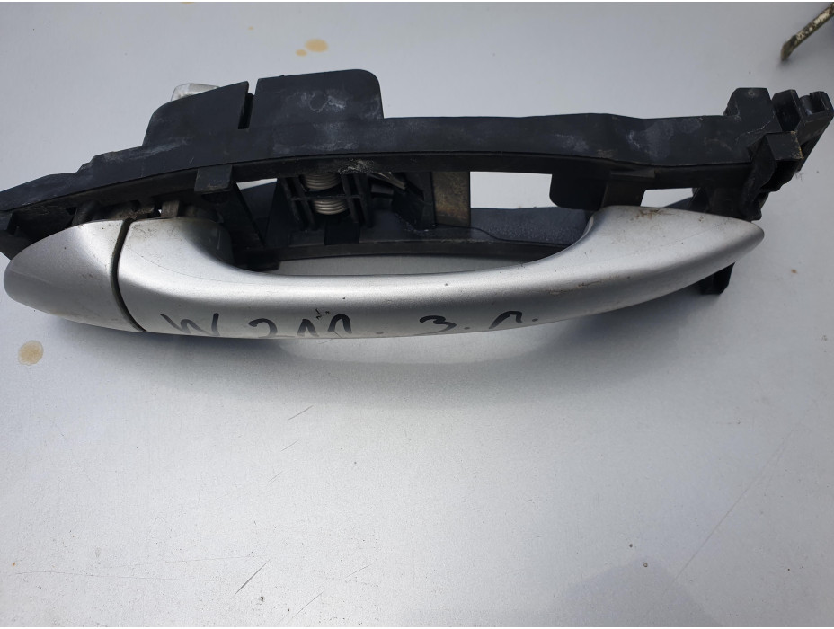 Задна лява външна дръжка за Mercedes E Class W211 2.7CDI Задна лява външна дръжка за Mercedes E Class W211 2.7CDI